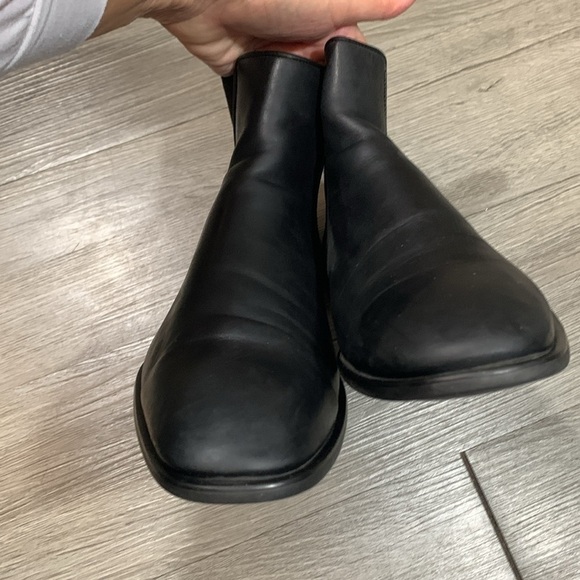 Aquatalia Adrian Black Leather Weatherproof Round Toe Chelsea Ankle Boots size 9 main image 7